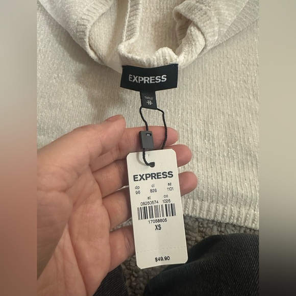 Express Cream Crew Neck Sweater with Long Sleeves size XS - Picture 4 of 9